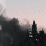 Fotograma de humo sobre el sur de Manhattan al atardecer del 11 de septiembre de 2001, la imagen que Basinski filmo desde su azotea de Brooklyn y que se convirtio en la portada de The Disintegration Loops